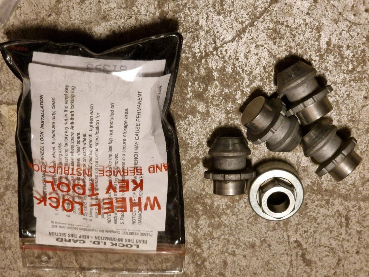 Original låsmuttrar till Ford Mustang | Köp på Tradera (696800958)